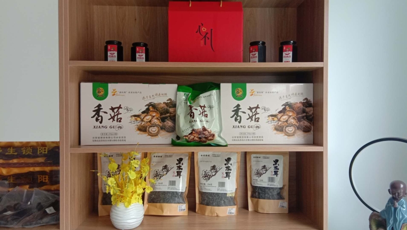 1新包裝香菇走上電商展架.jpg