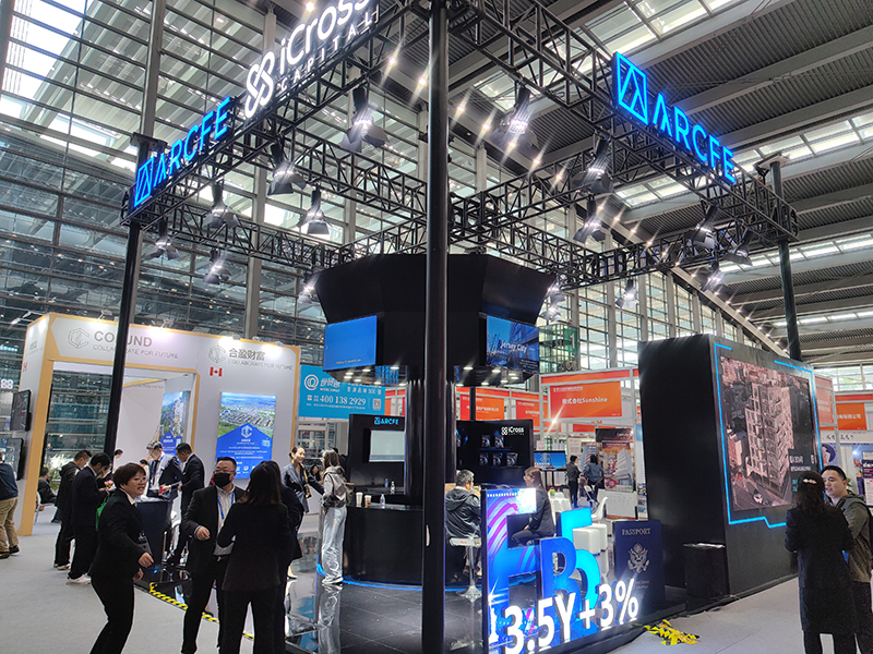 2023年12月16日,第十七屆深圳國際金融博覽會在深圳會展中心開幕,近300家金融機構和企業攜手多款金融產品集中亮相。